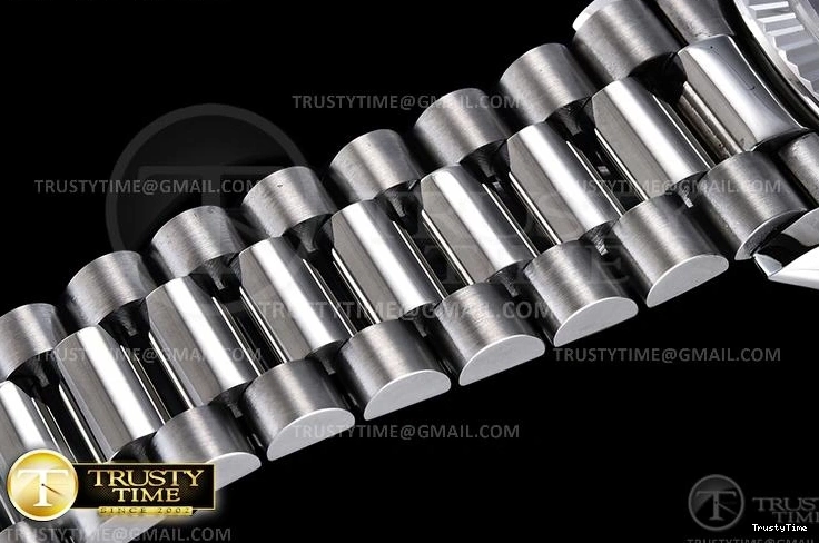 1019 RDD0224F – DayDate 36mm Vibrant 705